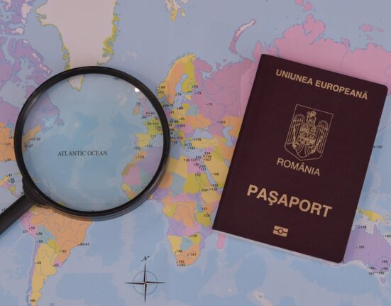 Strategia României pentru a scăpa de vizele pentru SUA: Contract de 25.000 de dolari/lună cu firma de lobby al unui fost om-cheie din Departamentul pentru Securitate Internă