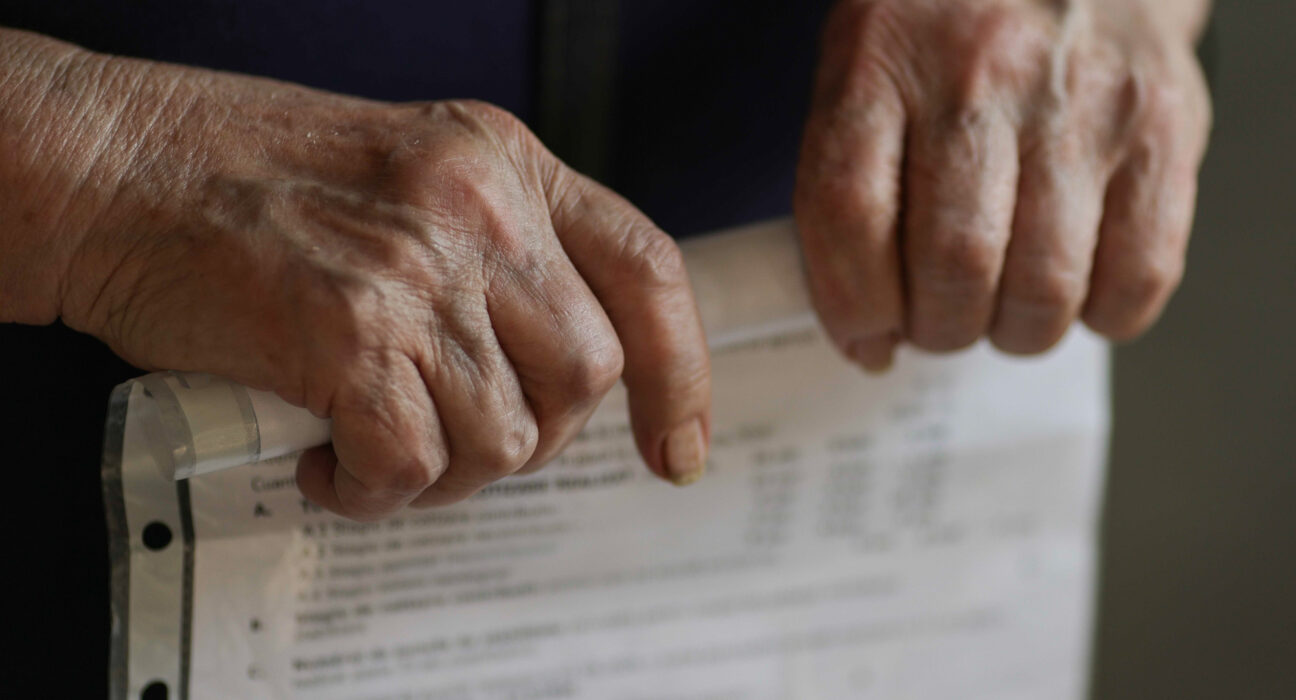 Schimbări majore la Pilonul II de pensii: Românii nu-și vor mai putea retrage toți banii deodată după pensionare, cu o excepție / Primele reacții