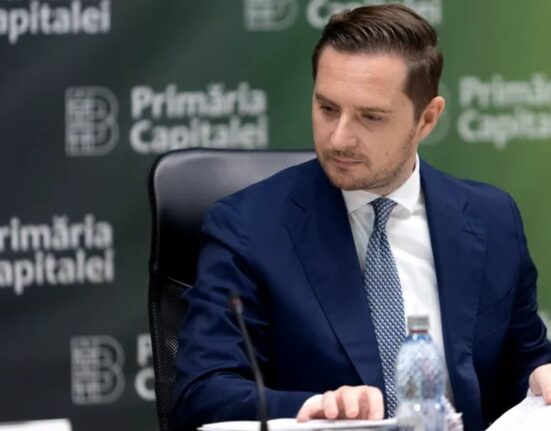 Bujduveanu taie din privilegii la Primăria Capitalei: 1 milion de euro economisiți după scăderea salariilor generoase. Urmează concedieri masive la Poliția locală