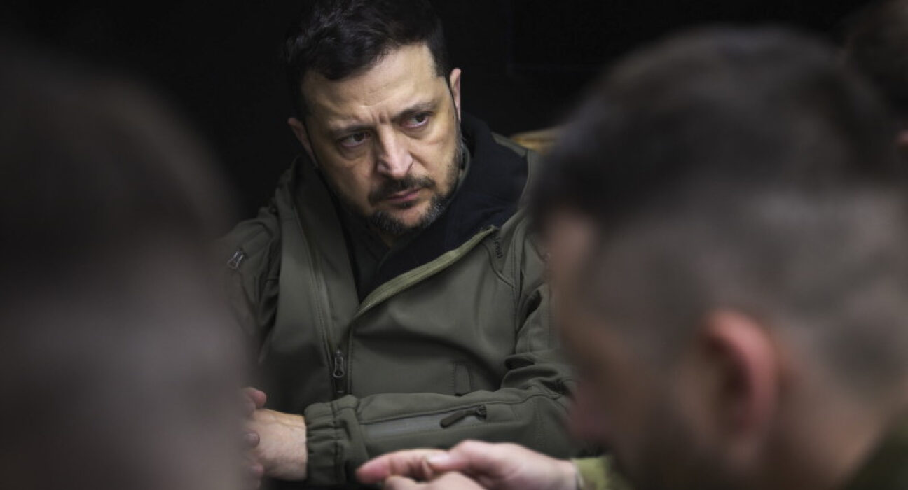 Zelenski nu acceptă cedări teritoriale fără referendum național, deși americanii și rușii negociază un acord pentru summit-ul Trump-Putin