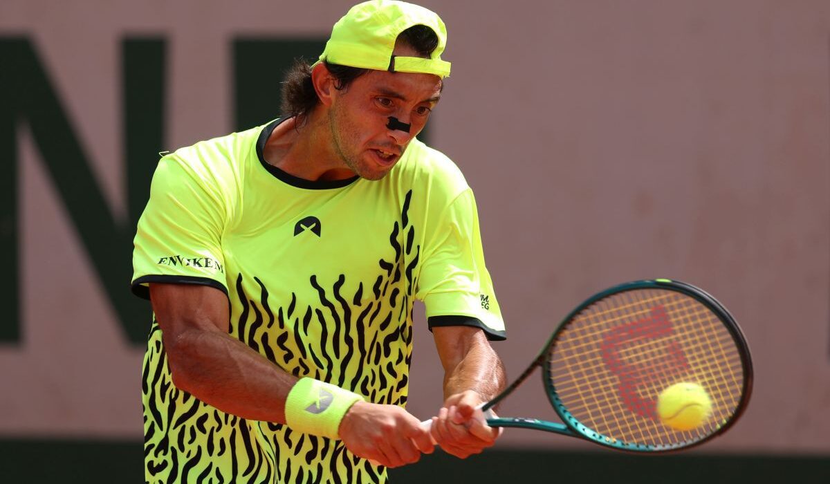 „Acesta e abuz de autoritate” » Un jucător de tenis a fost oprit în aeroport și obligat să plătească o taxă suplimentară