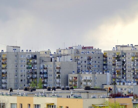 De ce s-au scumpit atât de mult apartamentele în România. „Avem foarte mulți români cu venituri mari”