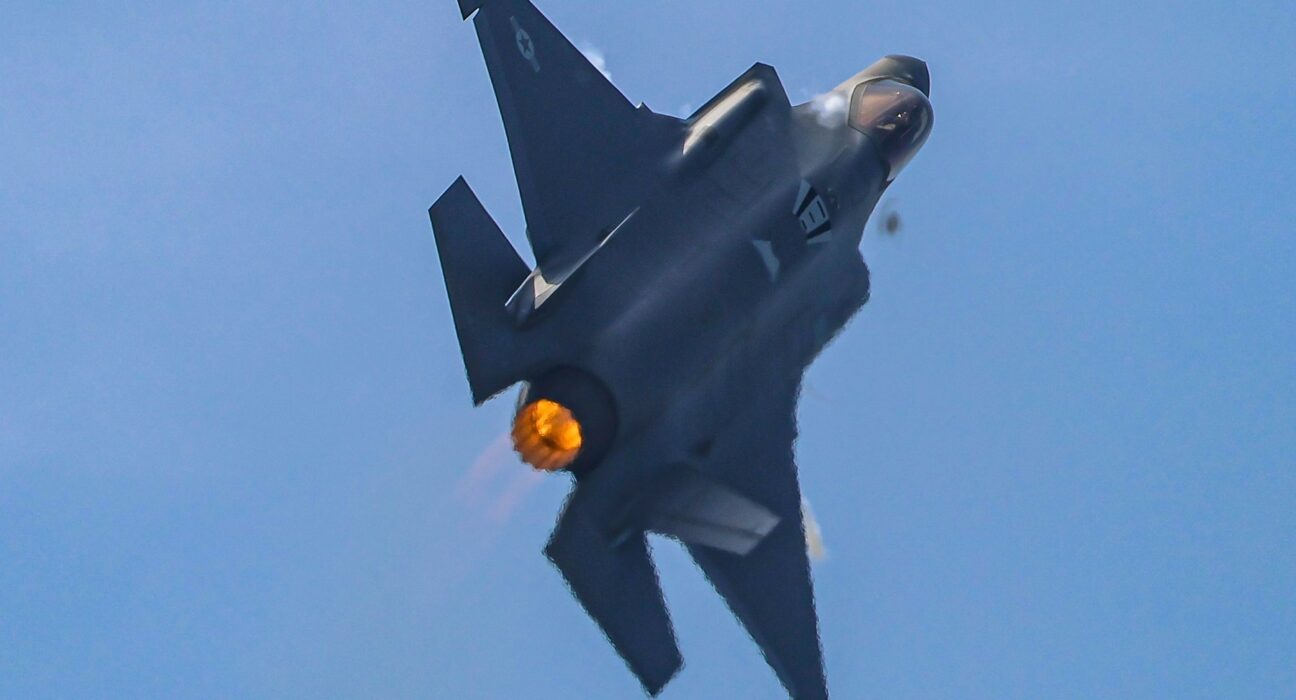 „Bomba tarifară” a lui Trump aruncă în aer o înțelegere bănoasă, pentru 36 de avioane de vânătoare F-35, cu un aliat privilegiat al SUA