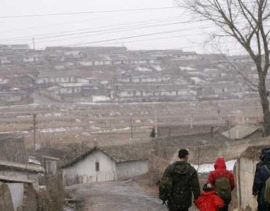 Muncitorii nord-coreeni trimiși în Rusia de Kim Jong-un lucrează în condiții de sclavie modernă. „Lucrează noaptea, pe întuneric, fără echipamente de protecție adecvate“