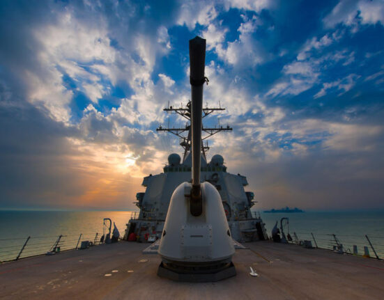 Beijingul susține că armata a „alungat” distrugătorul american USS Higgins în apropierea recifului Scarborough, unde două nave chineze s-au ciocnit