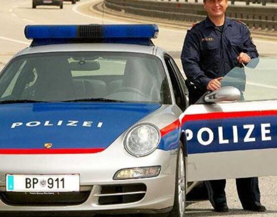 Băiat de 10 ani, uitat de părinți într-o benzinărie din Austria. Și-au dat seama că lipsește după jumătate de oră