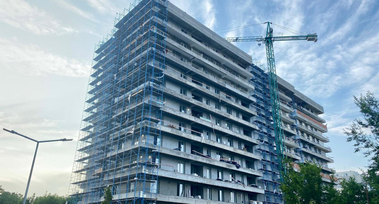 Când vor scădea prețurile la apartamente noi. Mircea Coșea arată un paradox în imobiliare