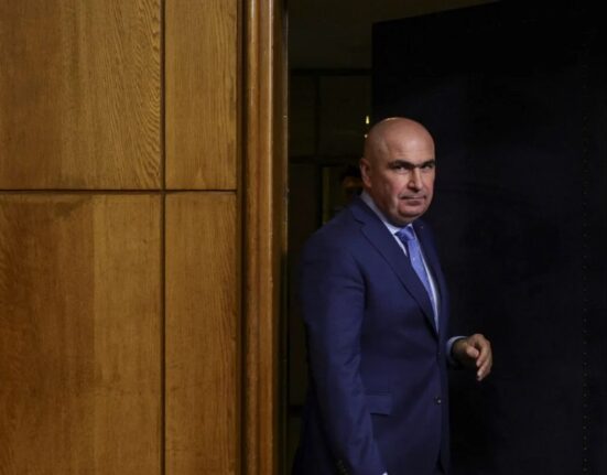 Angajații Guvernului cer oprirea „concedierilor haotice”. FNSA, ultimatum pentru Bolojan: „Ne pregătim de proteste masive!”