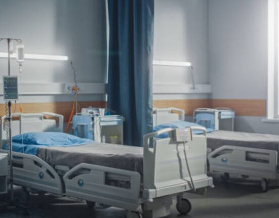 CNAS recunoaște: Nu sunt bani. Tratamentul bolnavilor de cancer a ajuns la mila creditelor de angajament, adică pe datorie