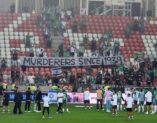 Scandal politic declanșat de un banner afișat la meciul dintre Maccabi Haifa și Rakow: „Criminali din 1939”