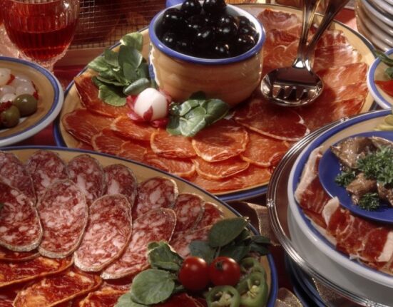 „Pâinea îngrașă, dar alte alimente sunt mult mai nocive” -i îmbolnăvește pe români