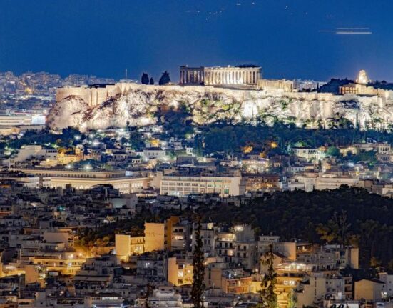 Cum au transformat în mod discret investitorii chinezi Atena – viză cu viză