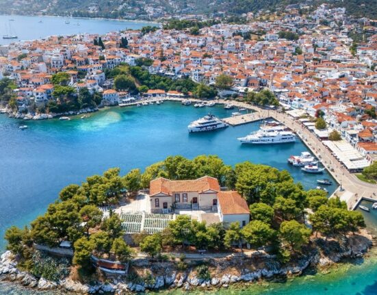 Final de sezon estival 2025: Șase din zece români au ales vacanțe accesibile aproape de casă