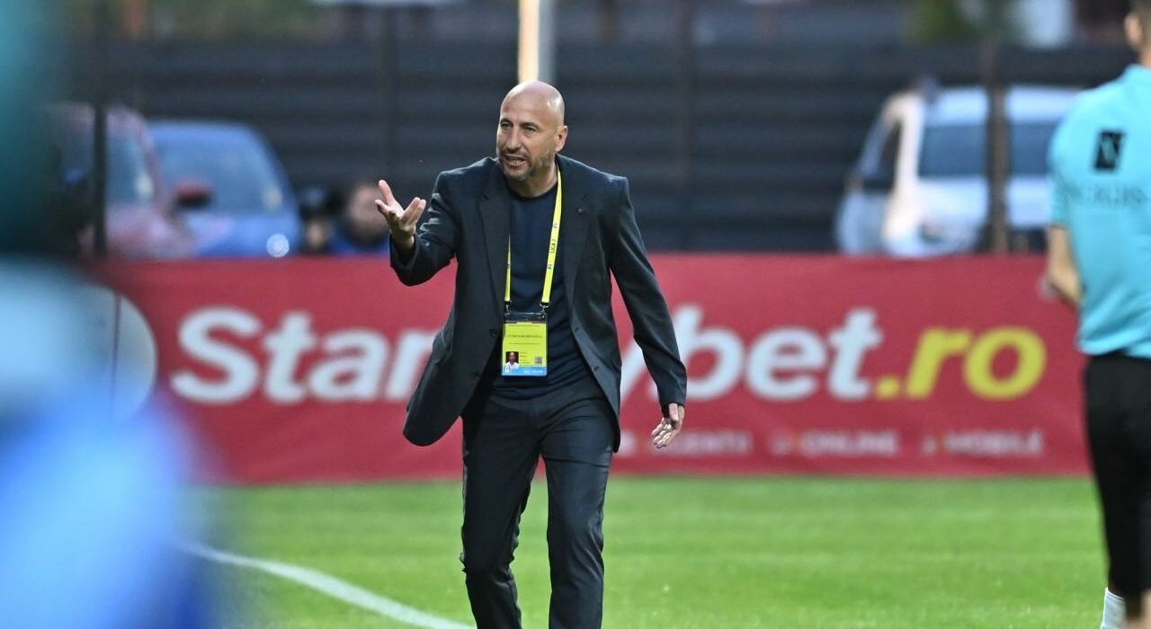 Robert Ilyeș a răbufnit la adresa arbitrului după eșecul cu Universitatea Craiova: „Dă, mă, 5%, cât trebuie să dai!”