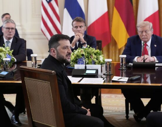 Semnificația hărții care a apărut în mod neașteptat în Biroul Oval în timpul întâlnirii Trump-Zelenski și care include România / „O amintire dureroasă și o formă de presiune”