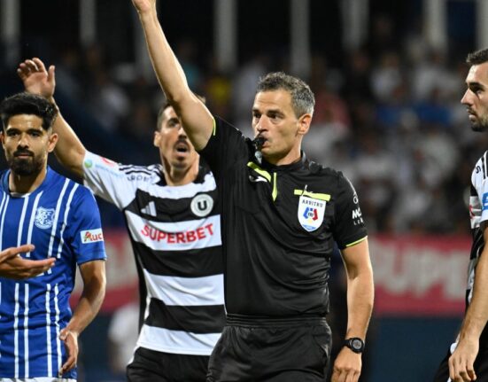 Farul -1, pe Sport.ro! Mikanovic marchează cu un șut dintr-un unghi imposibil. Iulian Cristea, eliminat