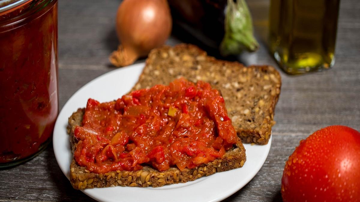 Rețea perfectă pentru toamnă. Cum să prepari zacuscă cu dovlecei și vinete