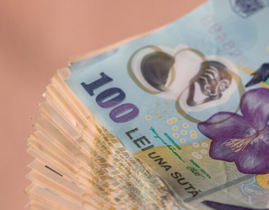 Salariile de nabab ale șefilor din ANRE, ASF și ANCOM vor fi reduse cu 30%