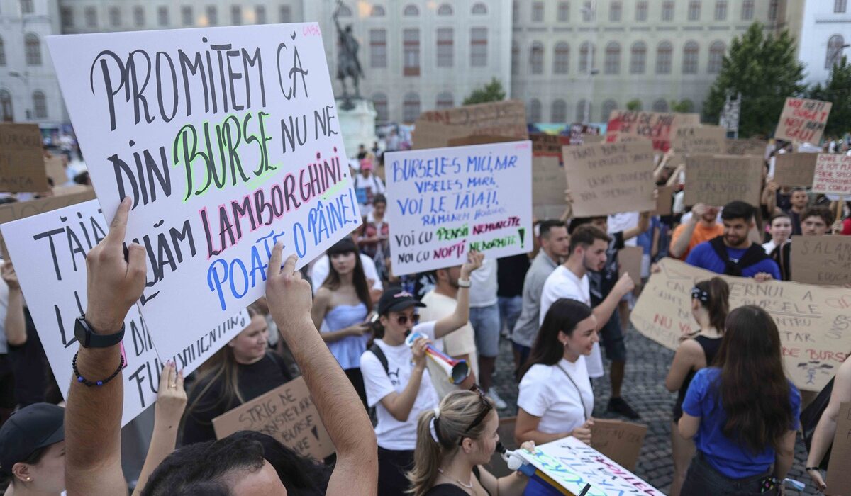 Critici de la vârful PSD, după ce Daniel David le-a spus studenților să-și ia joburi part-time. „Viața în București sau Cluj este obscen de scumpă”