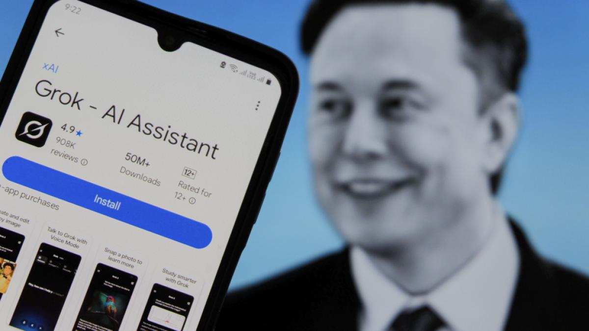 Scandal cu chatbotul lui Elon Musk: Mii de conversații cu Grok, făcute publice fără acordul utilizatorilor