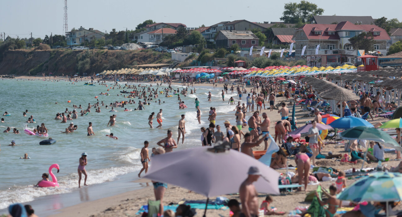 Litoralul pentru toți. Când începe programul și ce oferte propun agențiile pentru turiști