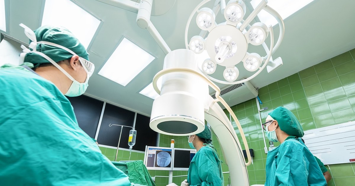 De ce unii pacienți așteaptă cu orele în UPU, iar alții sunt preluați prioritar. „Nu aveam bani de taxi și cu sacoșele nu puteam să vin”