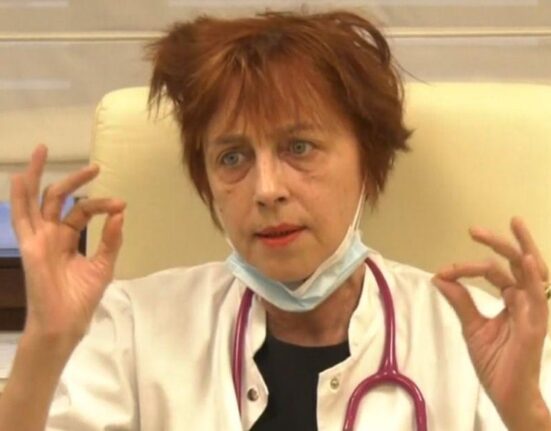 Medicul antivaccinist Flavia Groșan șochează din nou: persoanele nevaccinate se pot îmbolnăvi dacă fac sex cu cineva vaccinat