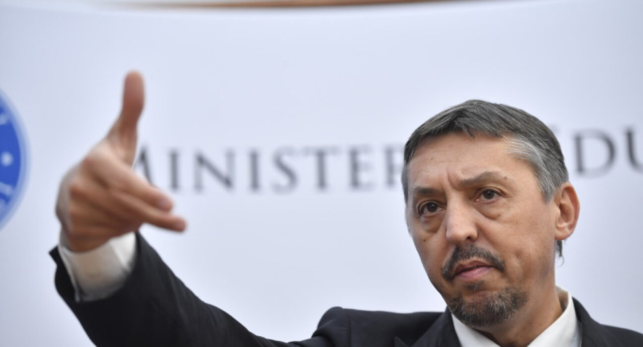 Ministerul Educaţiei le explică profesorilor ce clase sunt afectate, de fapt, de măsurile fiscal-bugetare