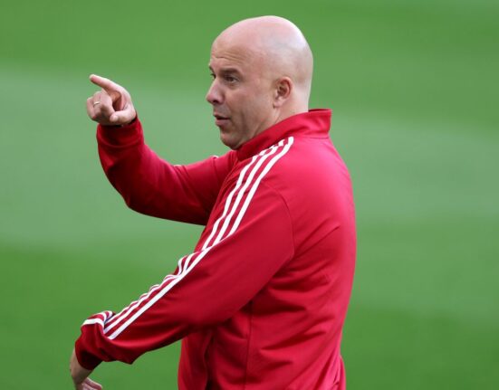 Fostul portar al lui Liverpool îl pune-n gardă pe Arne Slot: „Cu tot respectul, nu a mai trecut prin așa ceva”