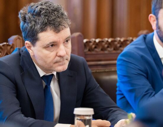 Criză politică majoră!  PSD și PNL se opun noilor numiri pentru șefia SRI și SIE propuse de Nicușor Dan