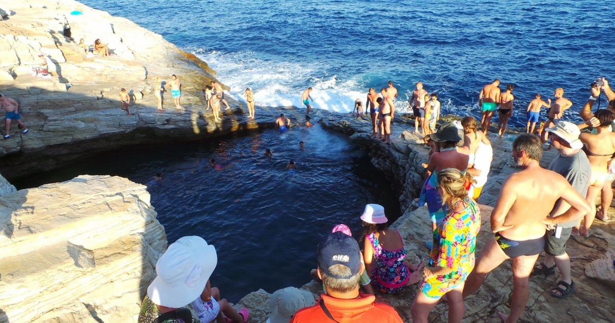 S-au săturat grecii de români? Turiștii se plâng că o simt pe pielea lor. „Doar la noi e invers”