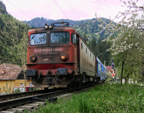 CFR SA amână suspendarea trenurilor CFR Călători și Transferoviar, după plata parțială a datoriilor