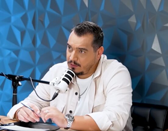 Derapaj al unui manelist, într-un podcast: „O palmă, două, un picior, ceva, mai dai la o femeie” / „ Nicio contrazicere, nimic. Nimeni nu s-a gândit: «bă, am adus un abuzator în emisiune»”