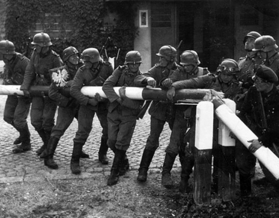 1 septembrie: Germania a invadat Polonia, declanșând Al Doilea Război Mondial