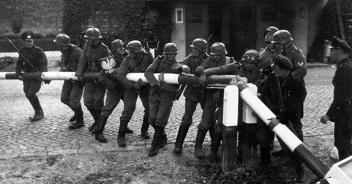 1 septembrie: Germania a invadat Polonia, declanșând Al Doilea Război Mondial