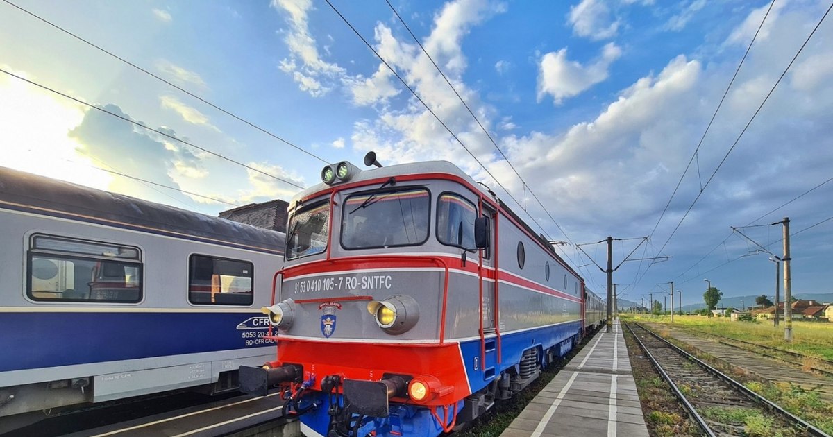 În ce condiții pot merge elevii gratuit cu trenul și cum își pot lua biletele și abonamentele