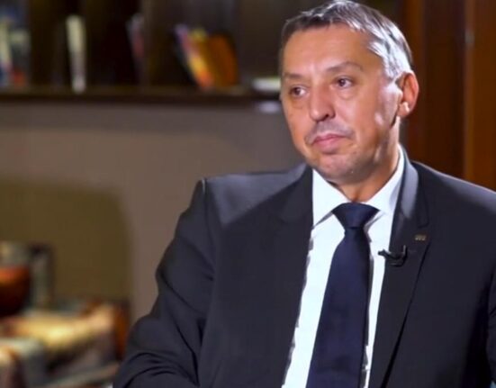 Vești bune în educație. Daniel David dă asigurări că sunt bani pentru plata salariilor și burselor