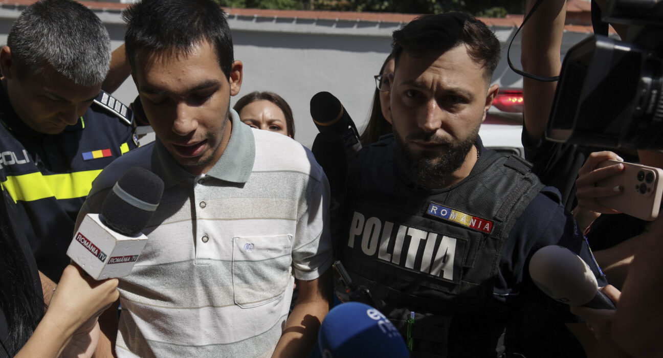 Bărbatul care l-a atacat pe livratorul străin în București, cercetat și pentru propagandă fascistă și legionară. Ce mesaje i-au găsit procurorii