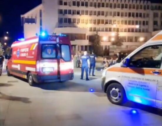 Tragedie în Vaslui: Un copil de 1 an și jumătate a murit după ce a atins un spot luminos de pe spaţiul verde din oraș