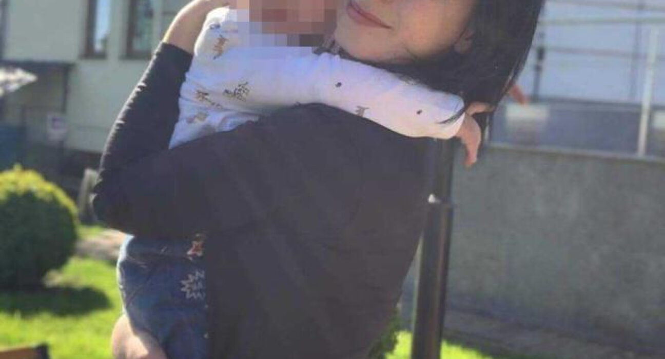 Pedeapsa primită de mama din Botoșani care și-a aruncat de la etaj cei doi copii. Sentința este definitivă