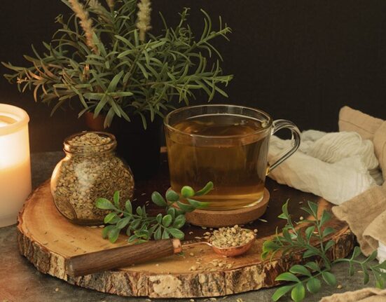 Ceai CCF din trei semințe, gata în 7 minute: reduce balonarea și inflamația, susține digestia și detoxifierea