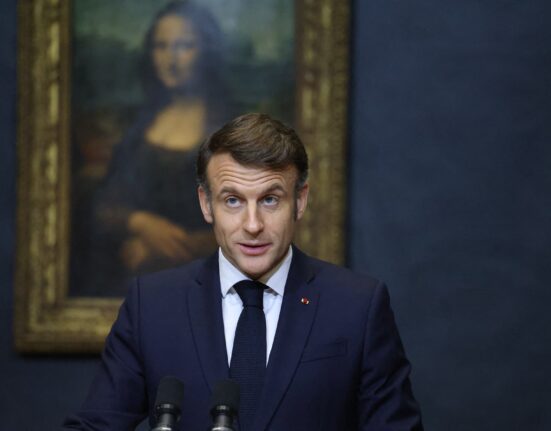 Popularitatea președintelui Macron, la un nivel minim. Majoritatea francezilor vor ca el să demisioneze