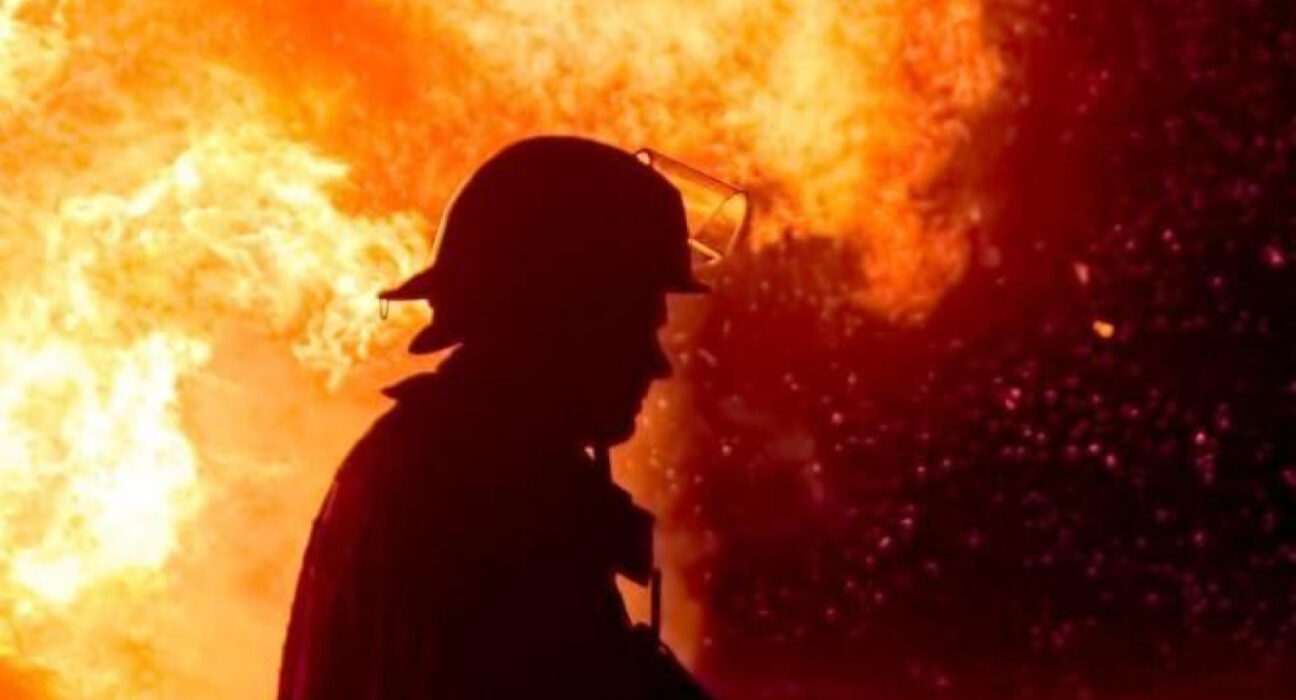 Incendiu în Giurgiu, extins la 11 gospodării. Trei case, afectate