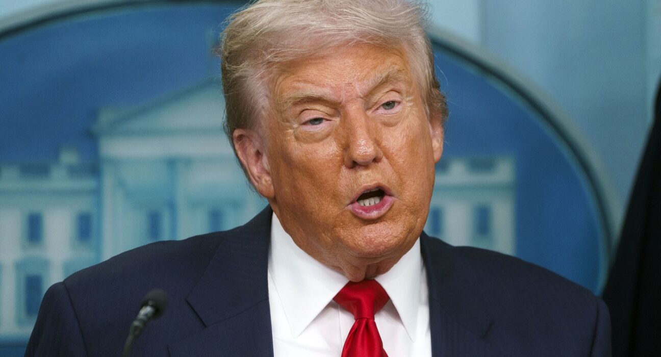 Trump, criticat dur de un guvernator după ce „a amenințat că va intra în război cu un oraș american”