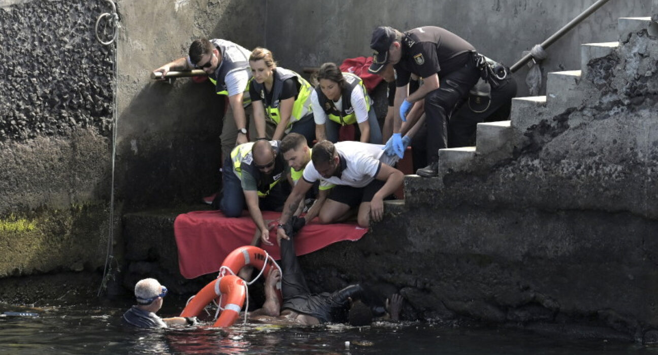 Guvernul britanic a găsit unde să ducă migranții, după ce 1000 au sosit în țară într-o singură zi