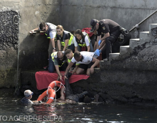 Guvernul britanic a găsit unde să ducă migranții, după ce 1000 au sosit în țară într-o singură zi