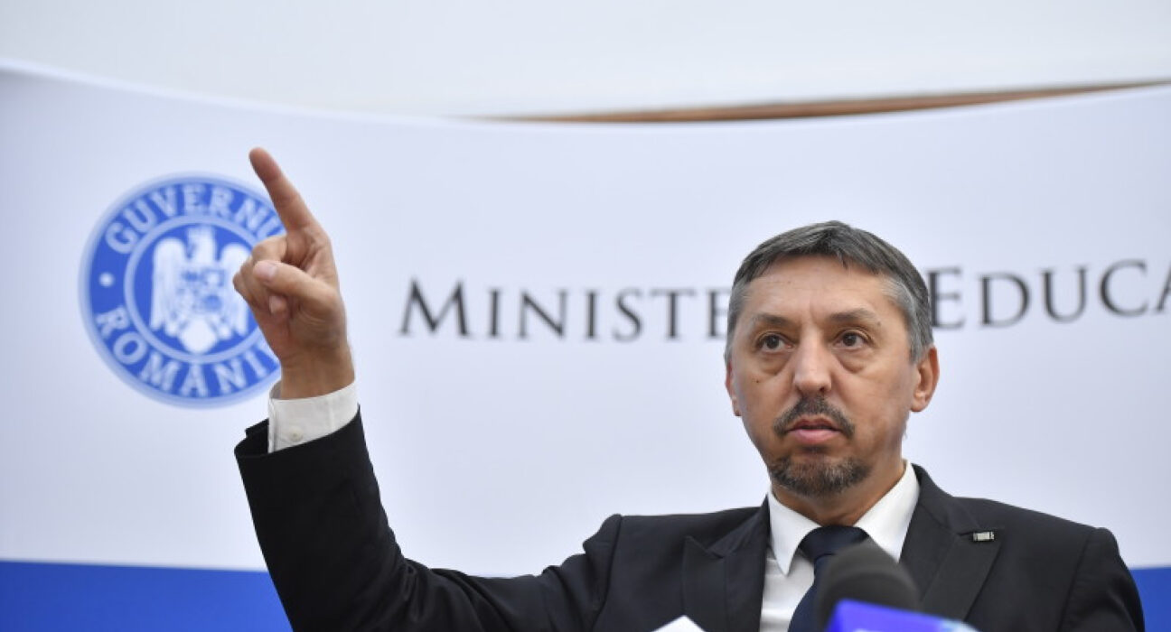 Ministrul Educaţiei, Daniel David, mesaj pentru profesori înainte de începerea anului şcolar