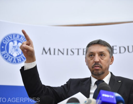 Ministrul Educaţiei, Daniel David, mesaj pentru profesori înainte de începerea anului şcolar