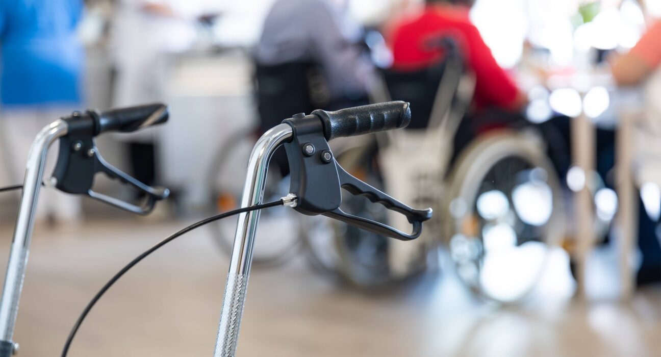 Guvernul revizuiește criteriile de încadrare în grad de handicap. „Am identificat probleme serioase” / Fraude şi nereguli constatate