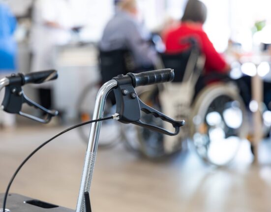 Guvernul revizuiește criteriile de încadrare în grad de handicap. „Am identificat probleme serioase” / Fraude şi nereguli constatate